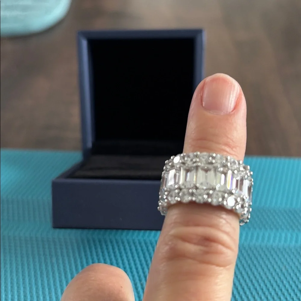 Italo jewelry eternity ring. Sterling silver, white sapphire. Size 6. - Picture 2 of 5